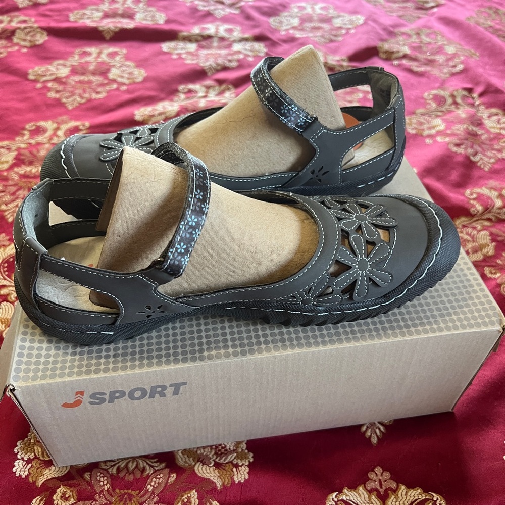 NWT JSport Wildflower Charcoal shoes 9W